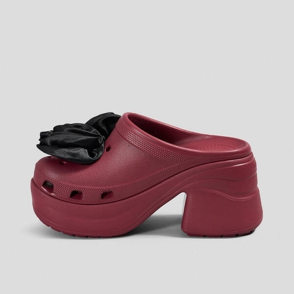 Stylish Women's Platform Clogs with Black Accents - Picture 4 of 5